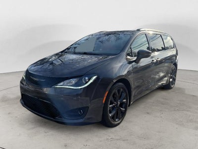 2020 Chrysler Pacifica Red S