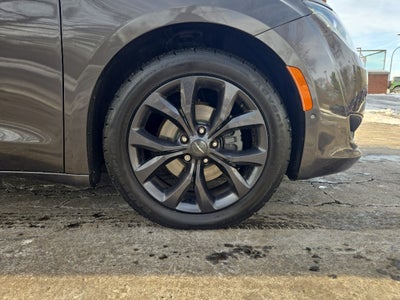 2020 Chrysler Pacifica Red S