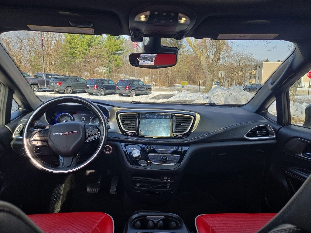2020 Chrysler Pacifica Red S