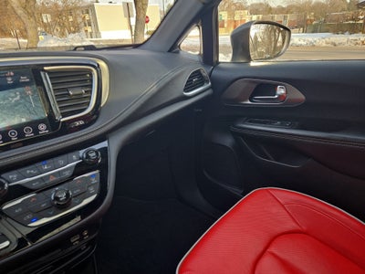 2020 Chrysler Pacifica Red S