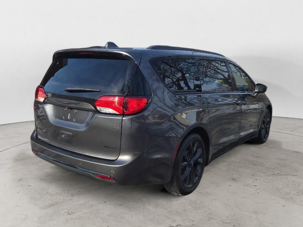 2020 Chrysler Pacifica Red S