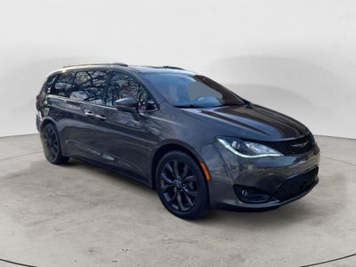 2020 Chrysler Pacifica Red S