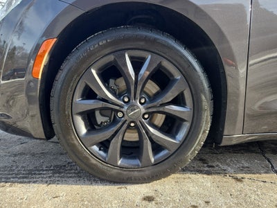 2020 Chrysler Pacifica Red S