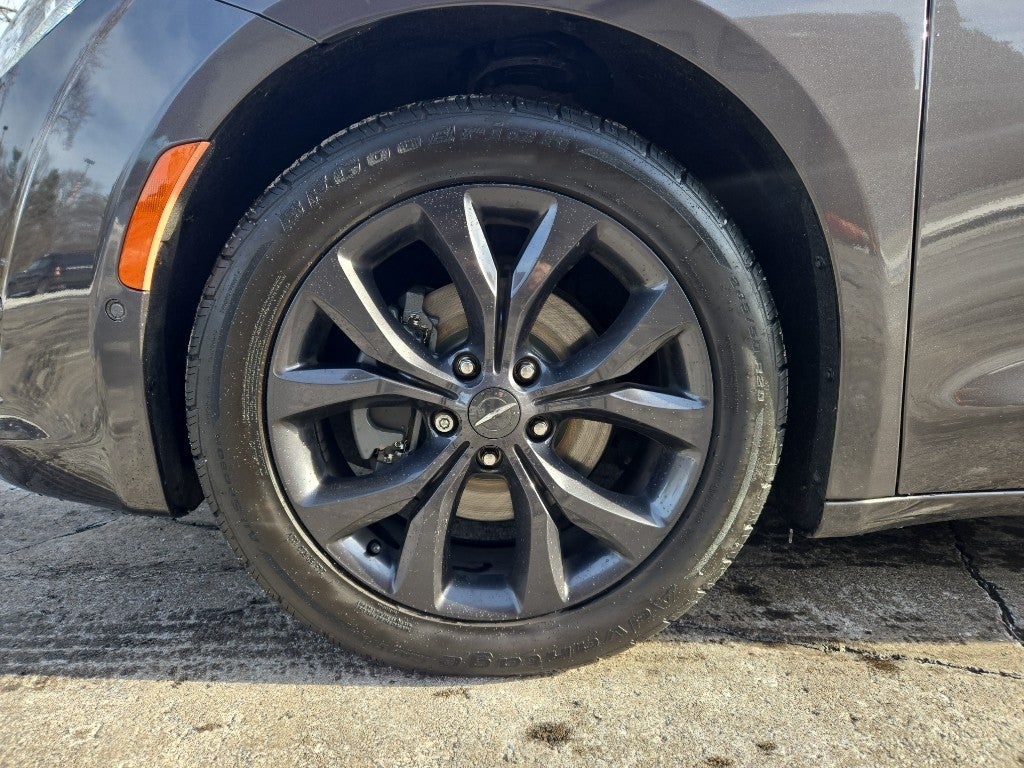 2020 Chrysler Pacifica Red S