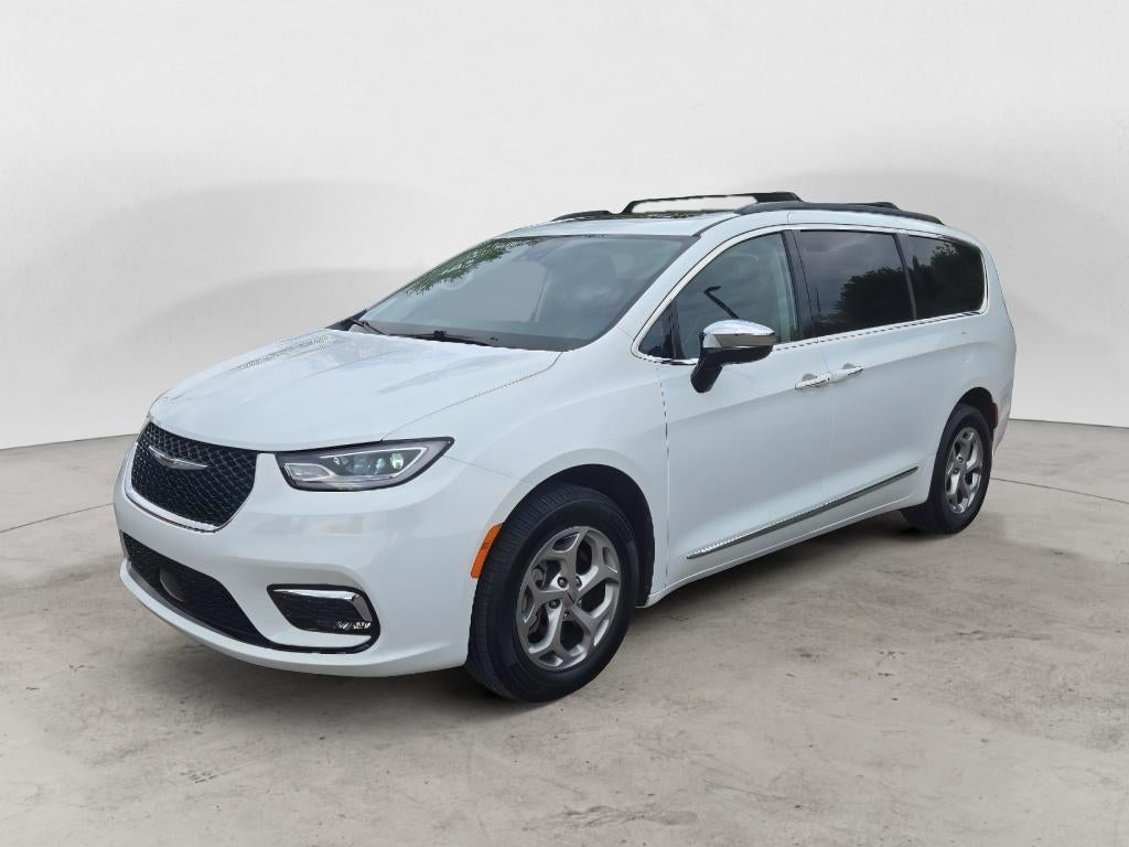 2023 Chrysler Pacifica Limited AWD's photo